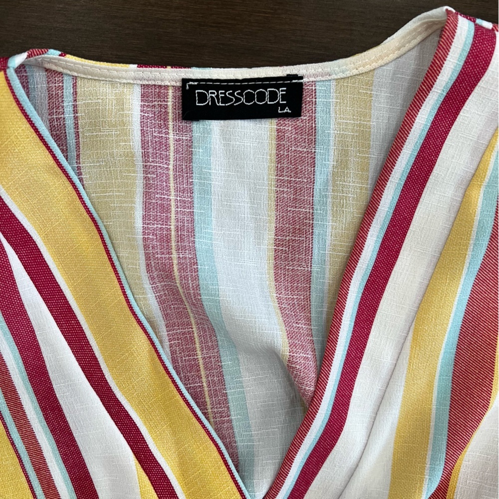 La Dresscode Cropped Tie Up Top - Picture 9 of 12